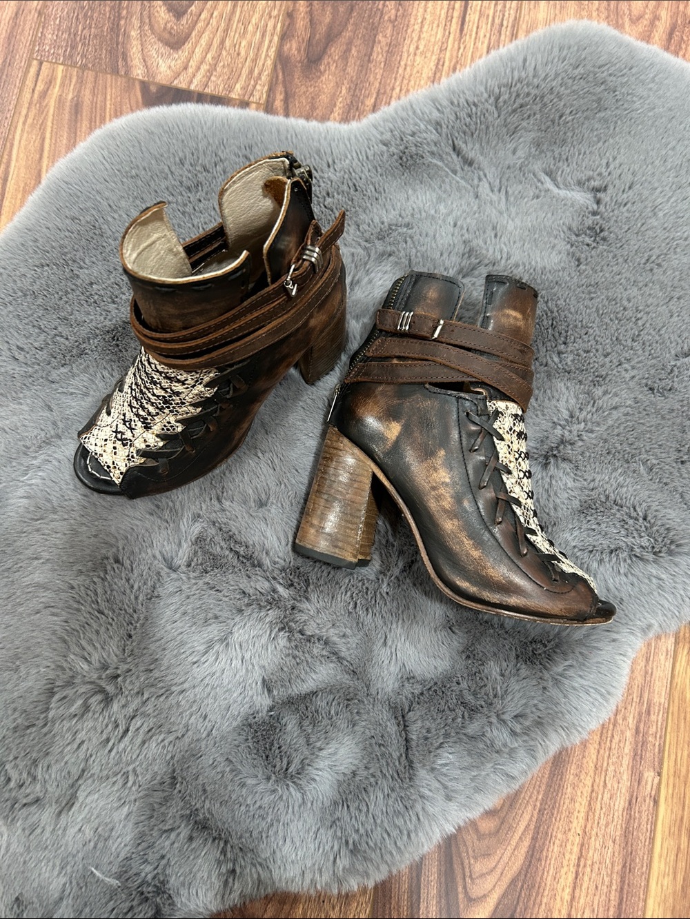 Freebrid Eagle Brown Leather Lace-Up Heeled Ankle Boots with Snake-Print Sz 8